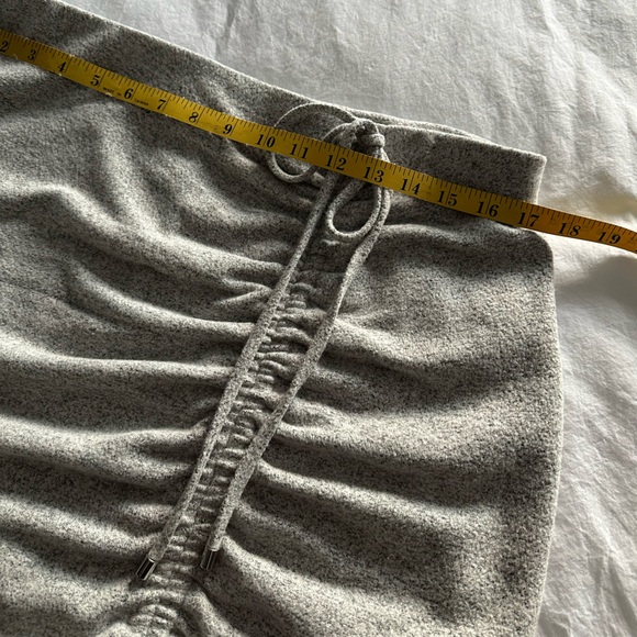 White House Black Market gray ruched skirt, size large - Picture 8 of 13